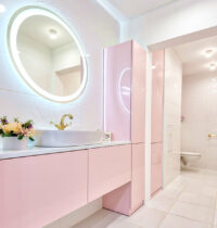 perfectly clean bathroom